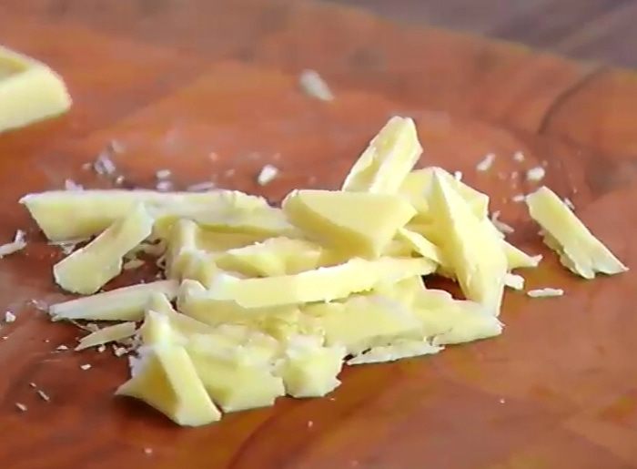 Маффины с белым шоколадом, макадамией и вишней 