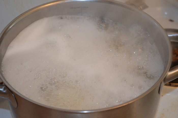 Паста под луково-яичным соусом