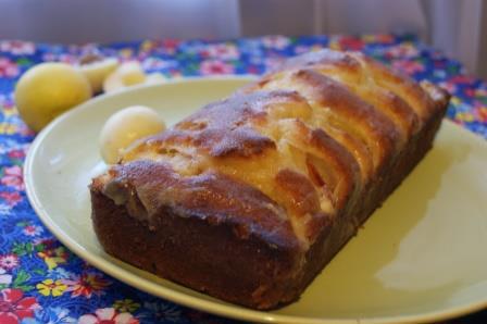 Йогуртовый пирог с персиками в сливочной заливке