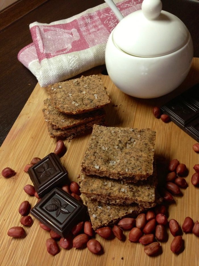 Песочное арахисовое печенье с горьким шоколадом