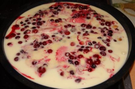 Яблочно-клюквенный пирог со сметанной заливкой