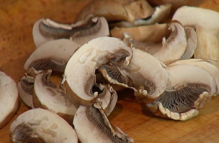 Яйца, запеченные в корзиночках фило с грибами 