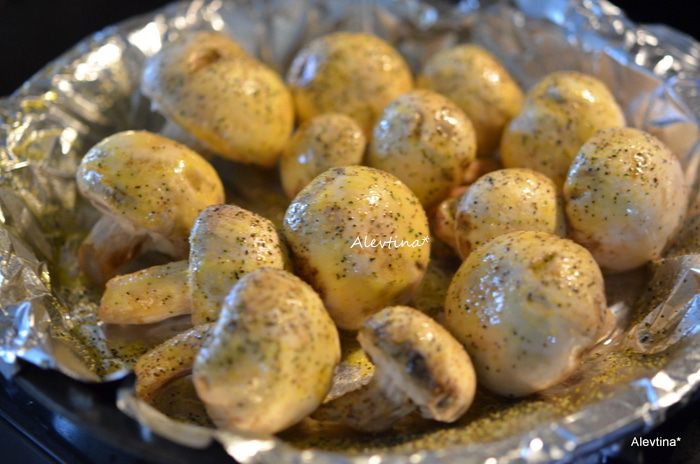 Элегантные курочки с грибами и соусом