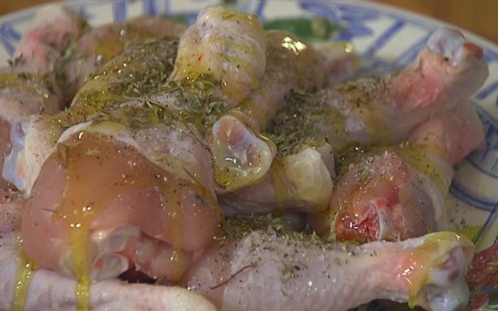 Курица с тыквой, луком и грецкими орехами