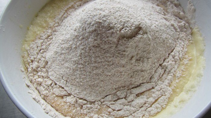 Маффины с абрикосами, орехами пекан и коричной помадкой