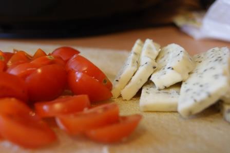 Куриная грудка фаршированная руколой, черри и моцареллой