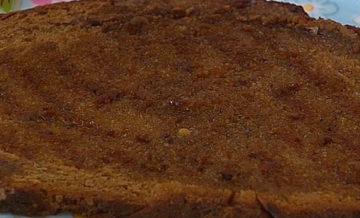 Тосты с авокадо и красной икрой