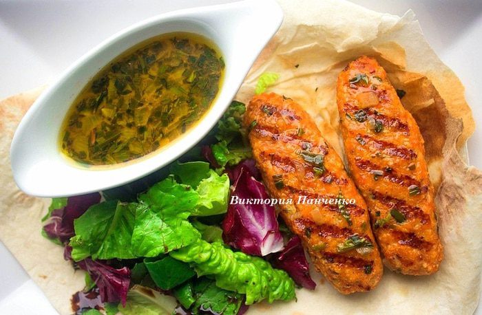 Кебаб из лосося  с тархуном и винным соусом