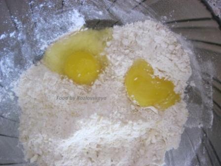 Вареники с черносливом, грецкими орехами и медом