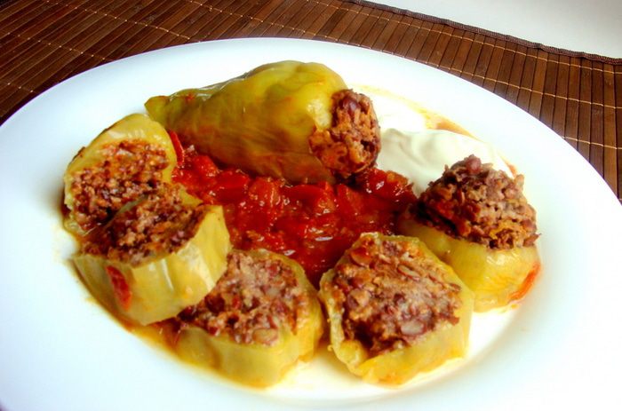 Фаршированные перцы с мясом, фасолью и сыром