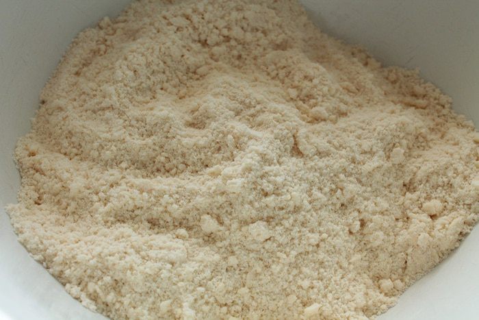 Насыпной пирог с творогом и зеленью