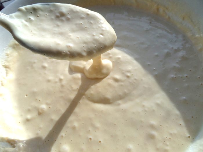 Золотистый заливной пирог с рыбой