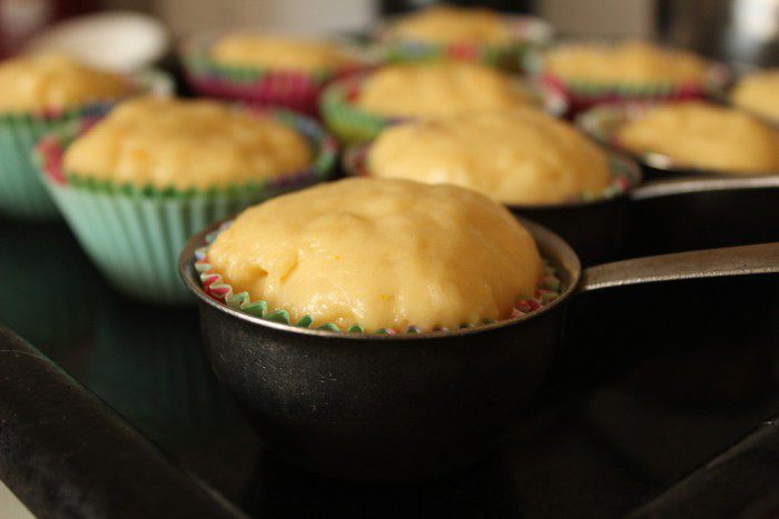 Куличи с апельсиновой цедрой и вяленой клюквой