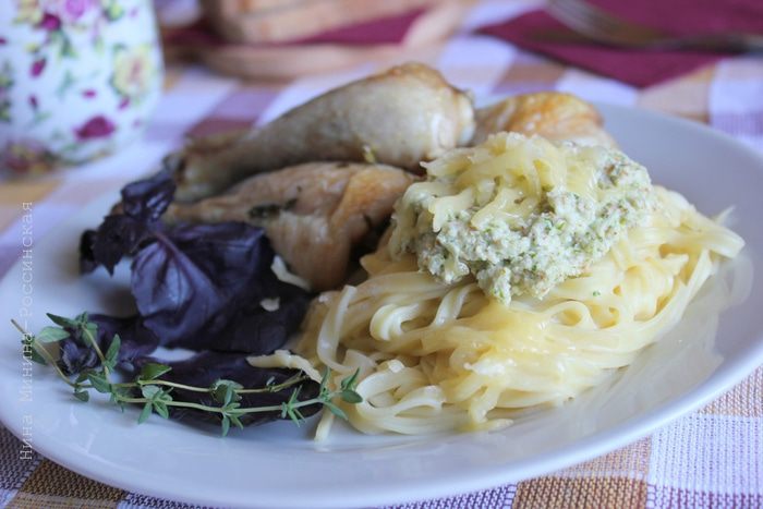 Татьятелле с соусом из миндаля и болгарского перца