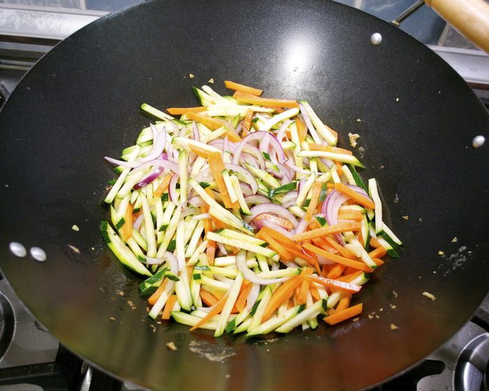 Рисовые спагетти по-китайски 