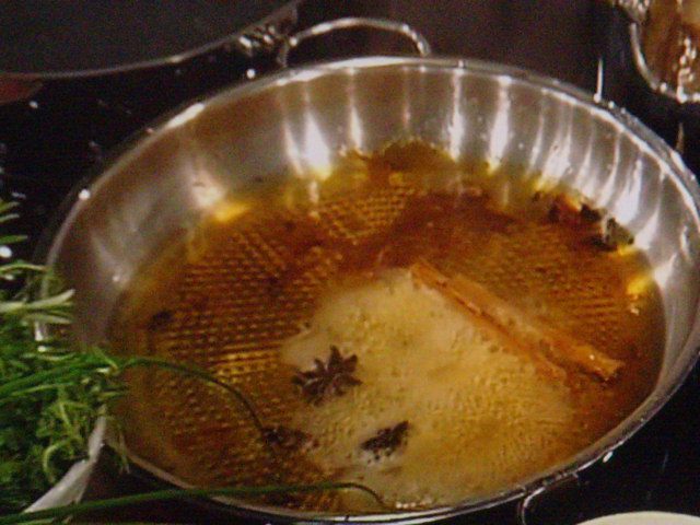 Персиковый парфе с крокантом из миндаля