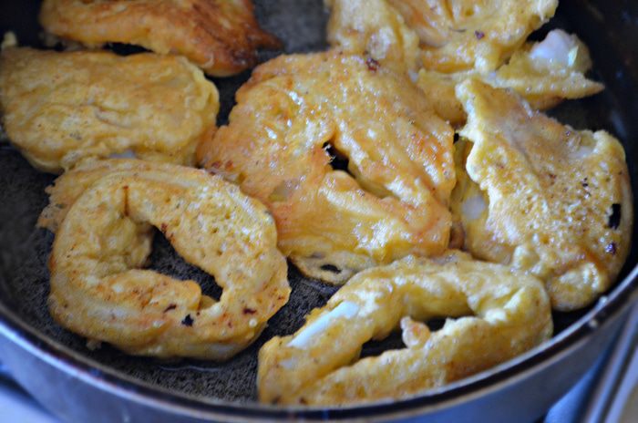 Жареные кольца кальмаров в нутовом кляре