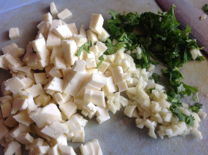 Куриные ножки, фаршированные брынзой