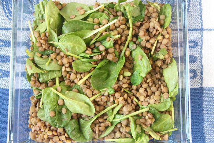 Чечевица со свеклой и шпинатом