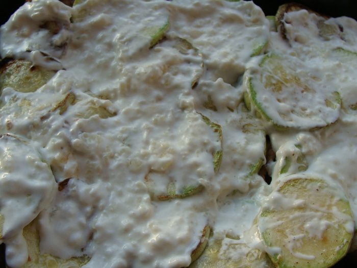 Запеченная свинина с кабачками и помидорами