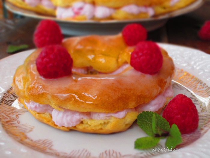 Заварные кольца с творожно-малиновым кремом