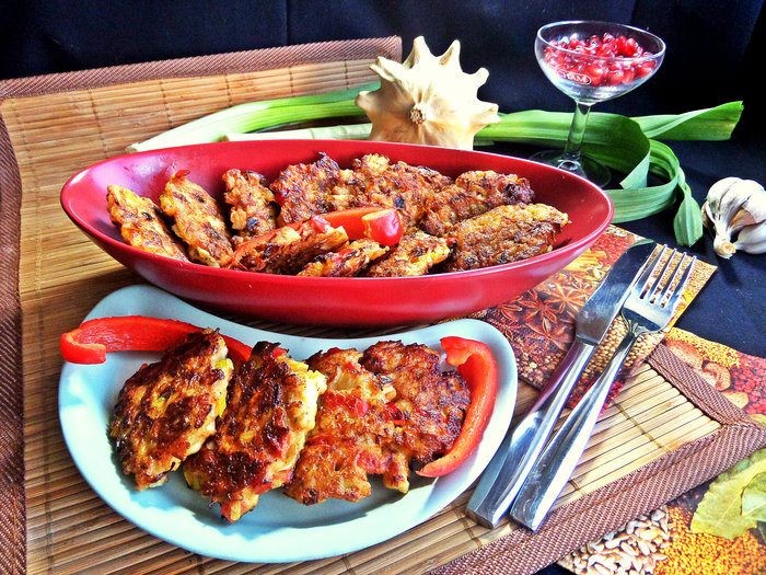 Куриные котлеты с рисом и овощами