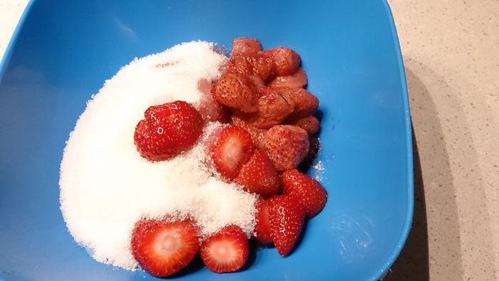 Тарт с клубничным муссом и желе 