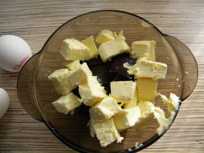 Шоколадные кексы с яблочным джемом и легким безе