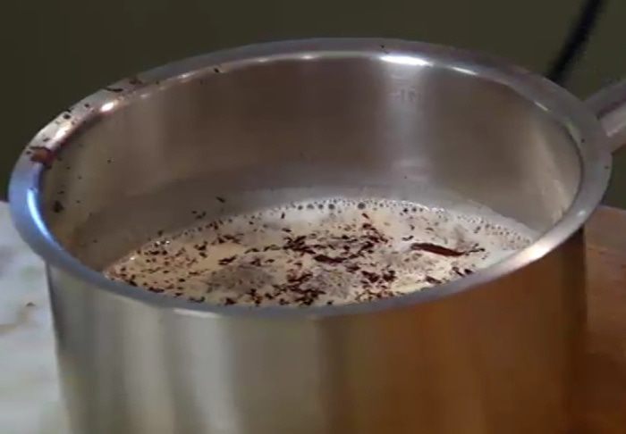 Горячий шоколад со взбитыми сливками 