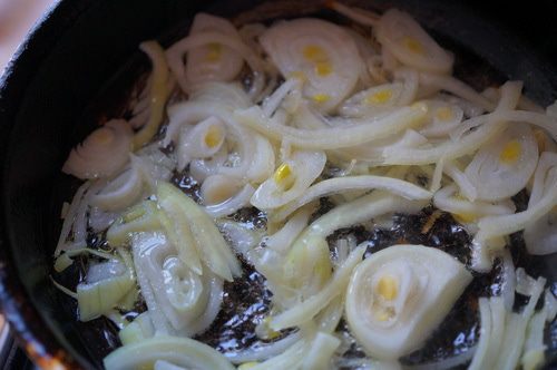 Острый суп с рисом и зеленым горошком 