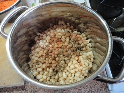 Теплый салат из белой фасоли