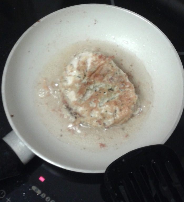 Куриный рулет с шампиньонами