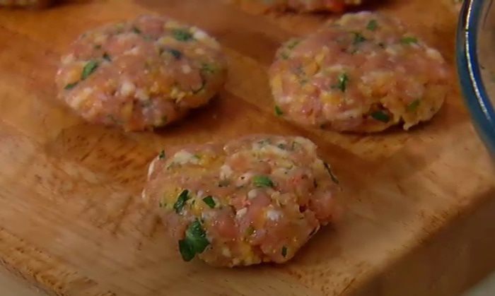 Картофельные мини-сэндвичи с котлеткой из ягнятины 