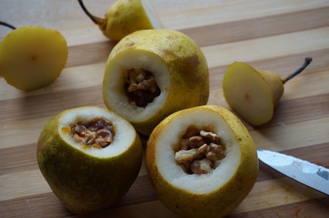 Десертная груша с сыром (два рецепта)