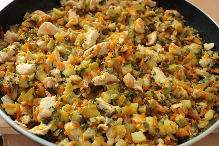 Ароматное куриное филе с кабачками