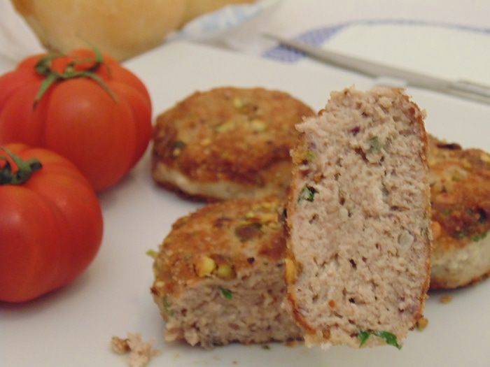 Котлеты из тунца в фисташковой панировке
