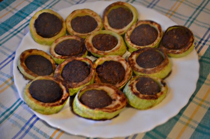 Печеночные оладьи в кабачках 