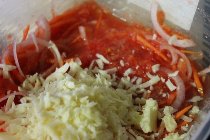 Тефтели с сыром и овощами