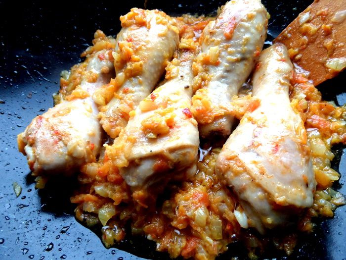 Куриные ножки в домашней аджике