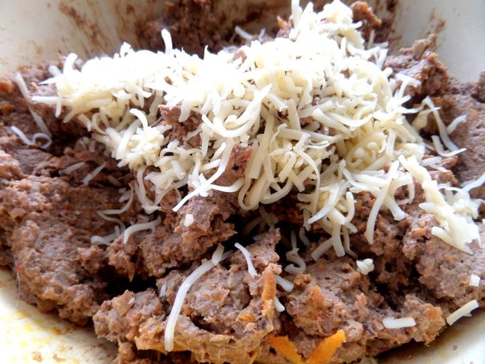 Хлебные корзиночки с паштетом из печени и сыра