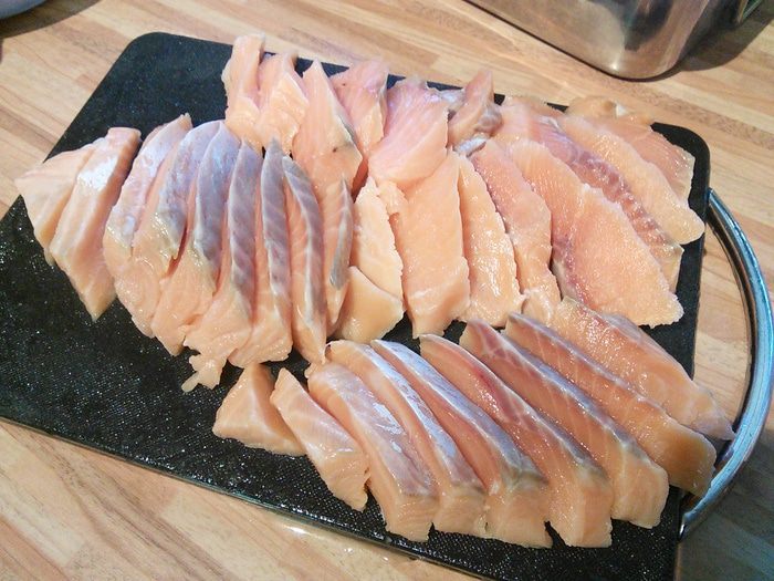 Запеканка из лосося с кабачком и пореем