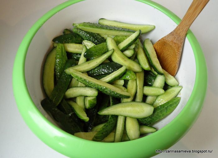 Огурцы, консервированные дольками