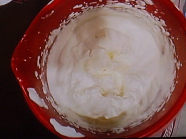 Персиковый парфе с крокантом из миндаля