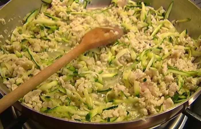 Фриттата с начинкой из курицы и овощей 