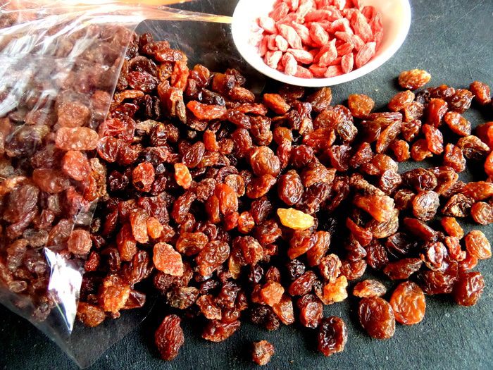 Сладкий суп с рисом, фруктами и ягодами