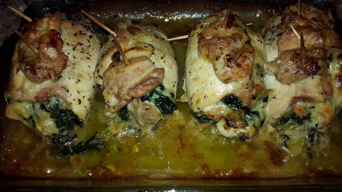 Рулетики из курицы со шпинатом и картофельное пюре