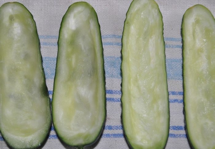 Закуска из огурцов, фаршированных горбушей