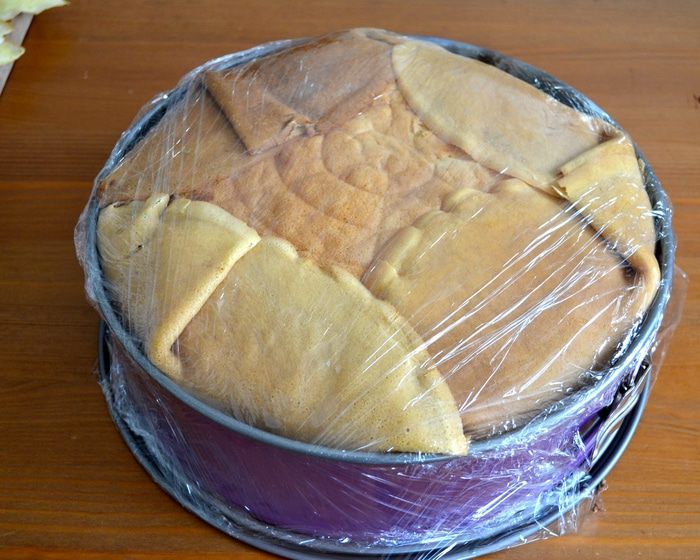 Блинный торт с бананами и шоколадным муссом