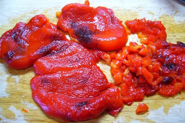 Фасоль с печеным перцем