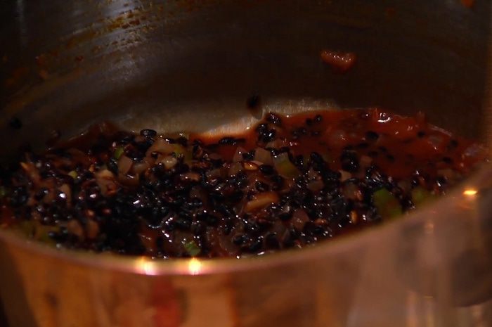 Черный рис с креветками